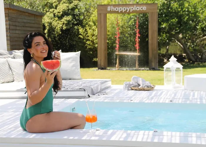 Ow Andros Luxury فندق