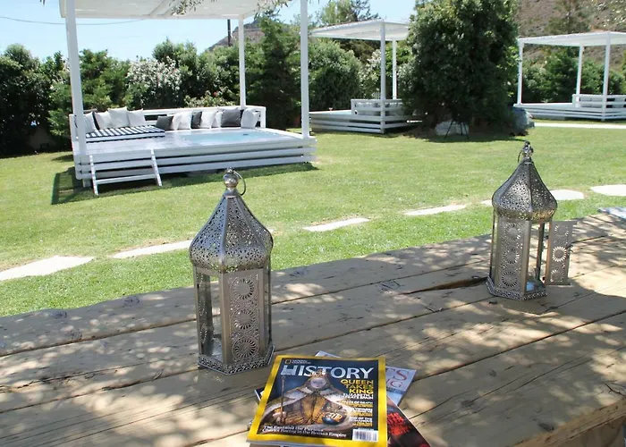 Ow Andros Luxury فندق غافريون