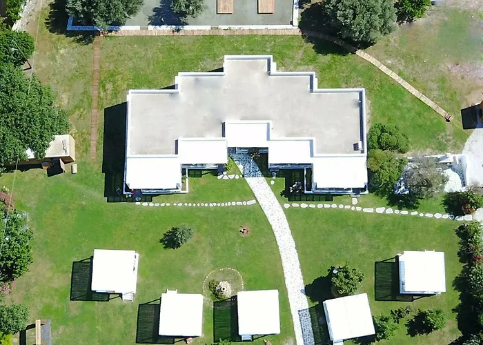 Ow Andros Luxury فندق غافريون